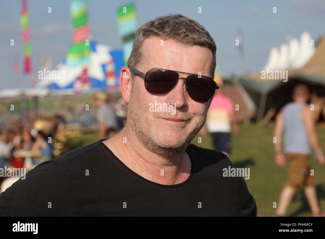 Knebworth Park, Hertfordshire, Regno Unito. Il 1 settembre 2018. Nigel Clake dei Dodgy dietro le quinte prima mai Cool Britannia Festival di Knebworth Park. Foto Stock