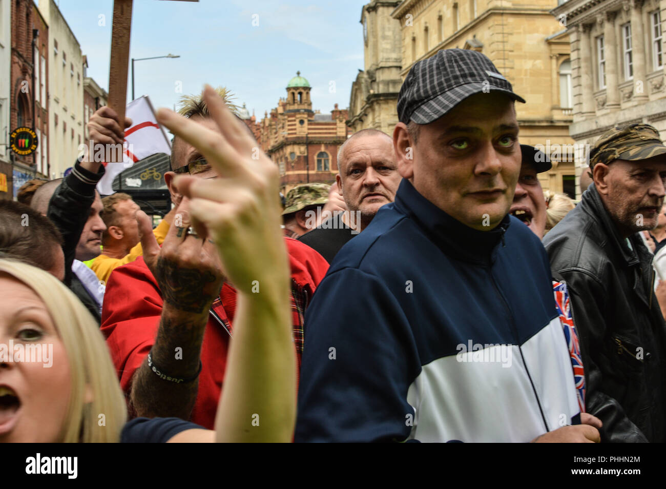 Worcester, Worcestershire, Regno Unito. 1 Sep, 2018. Membri e sostenitori dell'EDL sono visti marching.I membri e sostenitori dell'EDL (Inglese Lega della Difesa) marzo attraverso la città di Worcester, locali e gruppi antifasciste si sono riuniti per protestare contro di loro. Credito: Jim legno/SOPA Immagini/ZUMA filo/Alamy Live News Foto Stock