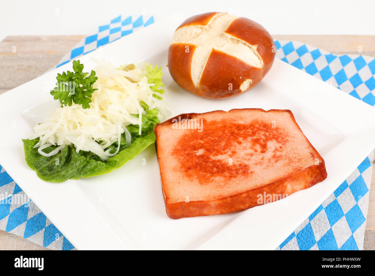 Pagnotta di carne con coleslaw Foto Stock
