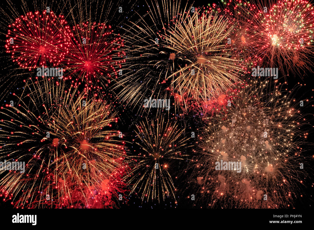Immagini composite che compongono uno sfondo di fuochi d'artificio Foto Stock