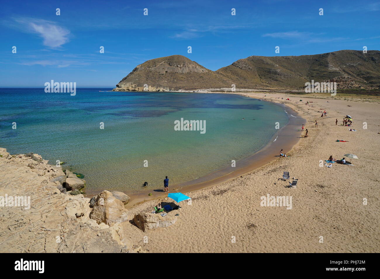Spiaggia di sabbia del Cabo de Gata-Nijar parco naturale, Playa El Playazo, mare Mediterraneo, Almeria, Andalusia, Spagna Foto Stock