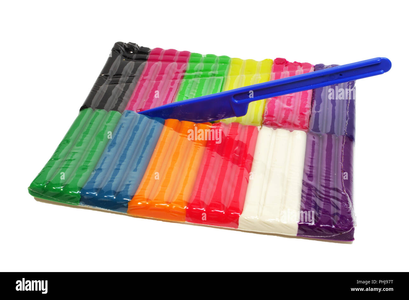 Cera plastilina fluorescenti di dodici colori impostati con uno strumento di modellazione, bloccata in confezione trasparente ; gruppo isolato di oggetti Foto Stock