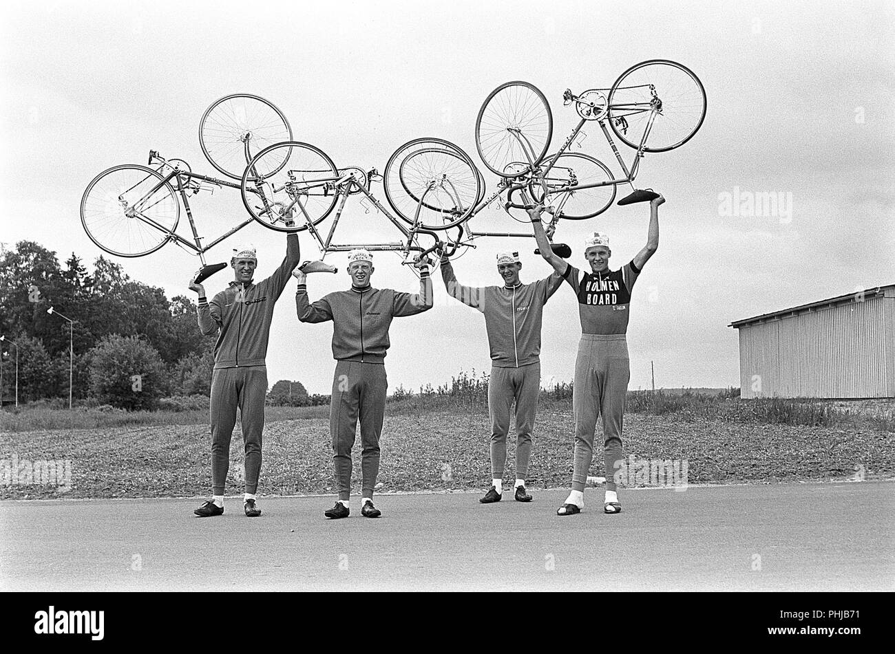 Anni sessanta ciclisti. Il Fåglum fratelli erano ciclista svedese Erik, Gösta, Sture e Tomas Pettersson. I fratelli ha vinto il team time trial mondiale amatoriale di ciclismo tra il 1967-1969 lungo con una medaglia d'argento alle 1968 Olimpiadi di estate. Essi sono stati aggiudicati la Svenska Dagbladet Gold Medal. La Svezia 1967 Foto Stock