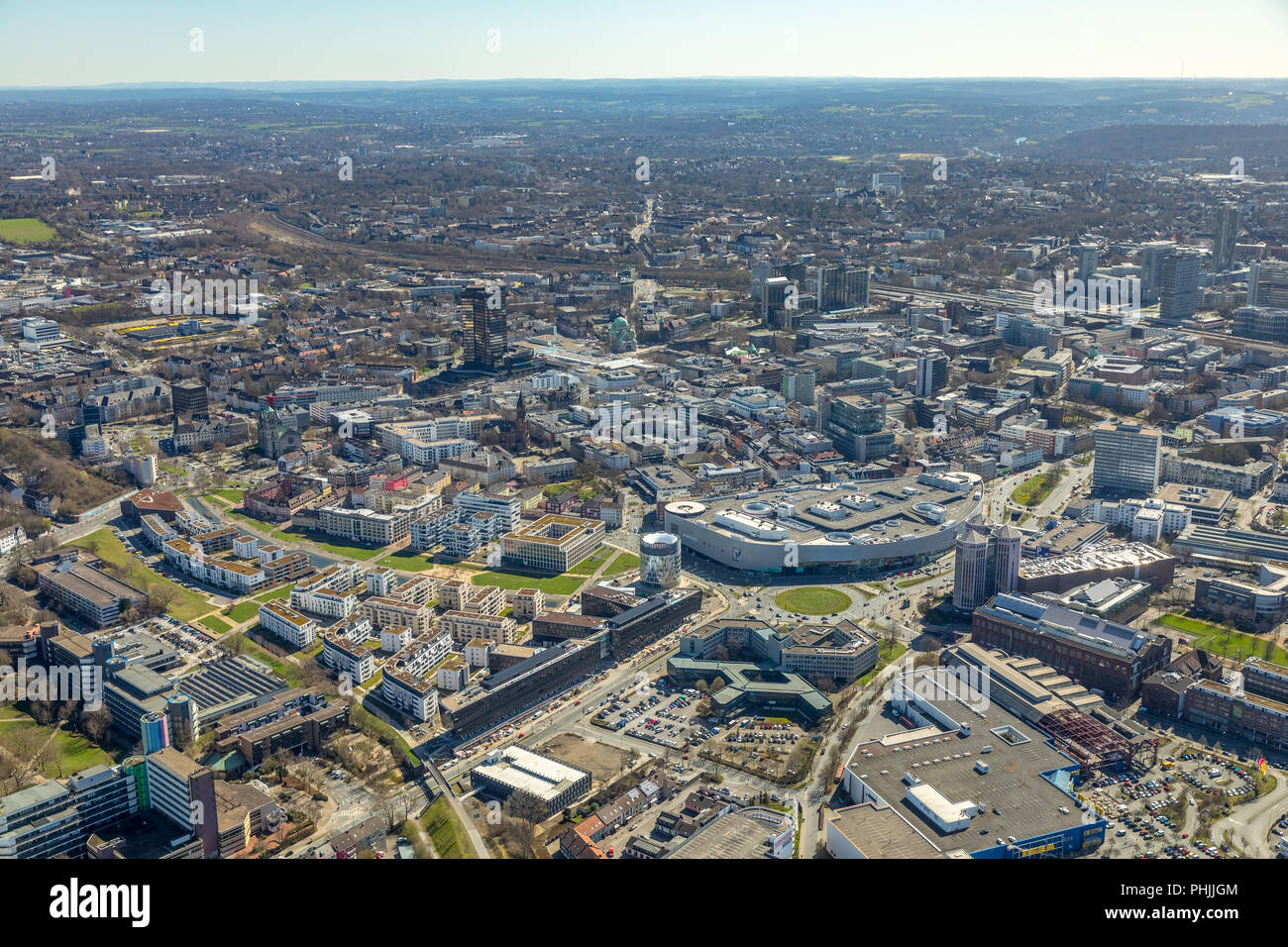 Neubau der Hauptverwaltung Funke-Medien am Berliner Platz in Essen Grüne Mitte in Essen Im Ruhrgebiet in NRW. Essen, Ruhrgebiet, Renania settentrionale-Vestfalia, Foto Stock