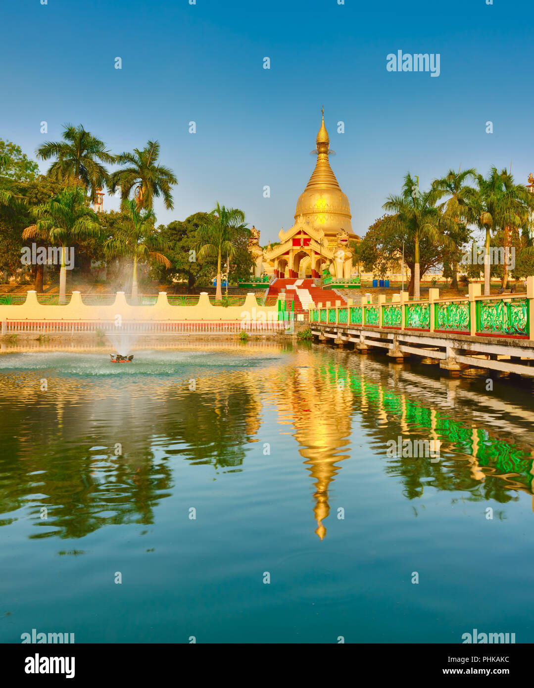 Maha Wizaya pagoda di Yangon. Myanmar. Foto Stock