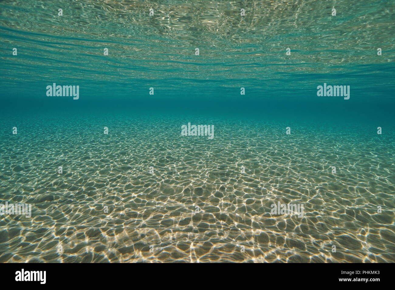 Sabbia sottomarina al di sotto della superficie dell'acqua nel mare Mediterraneo, scenario naturale, Spagna Foto Stock