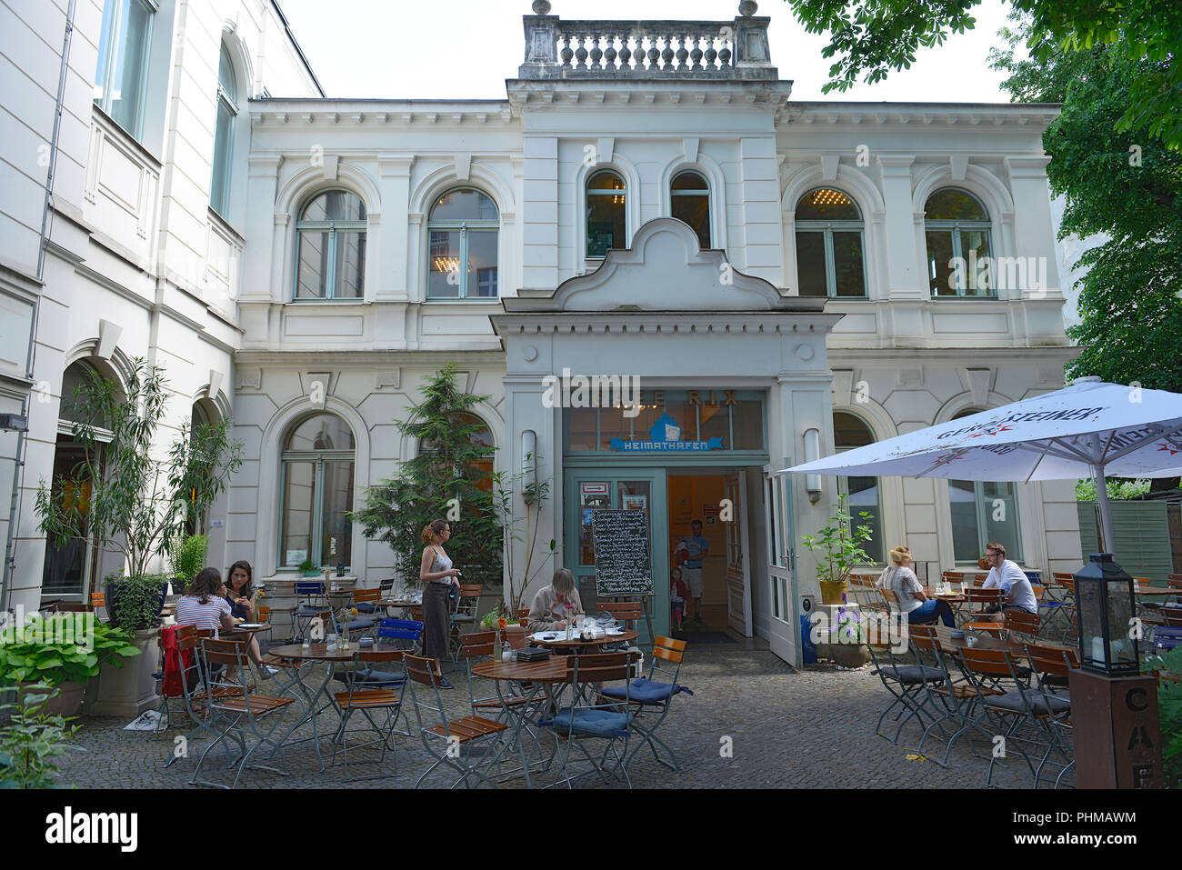 Cafe Rix, Karl-Marx-Strasse, Neukoelln, Berlino, Deutschland Foto Stock