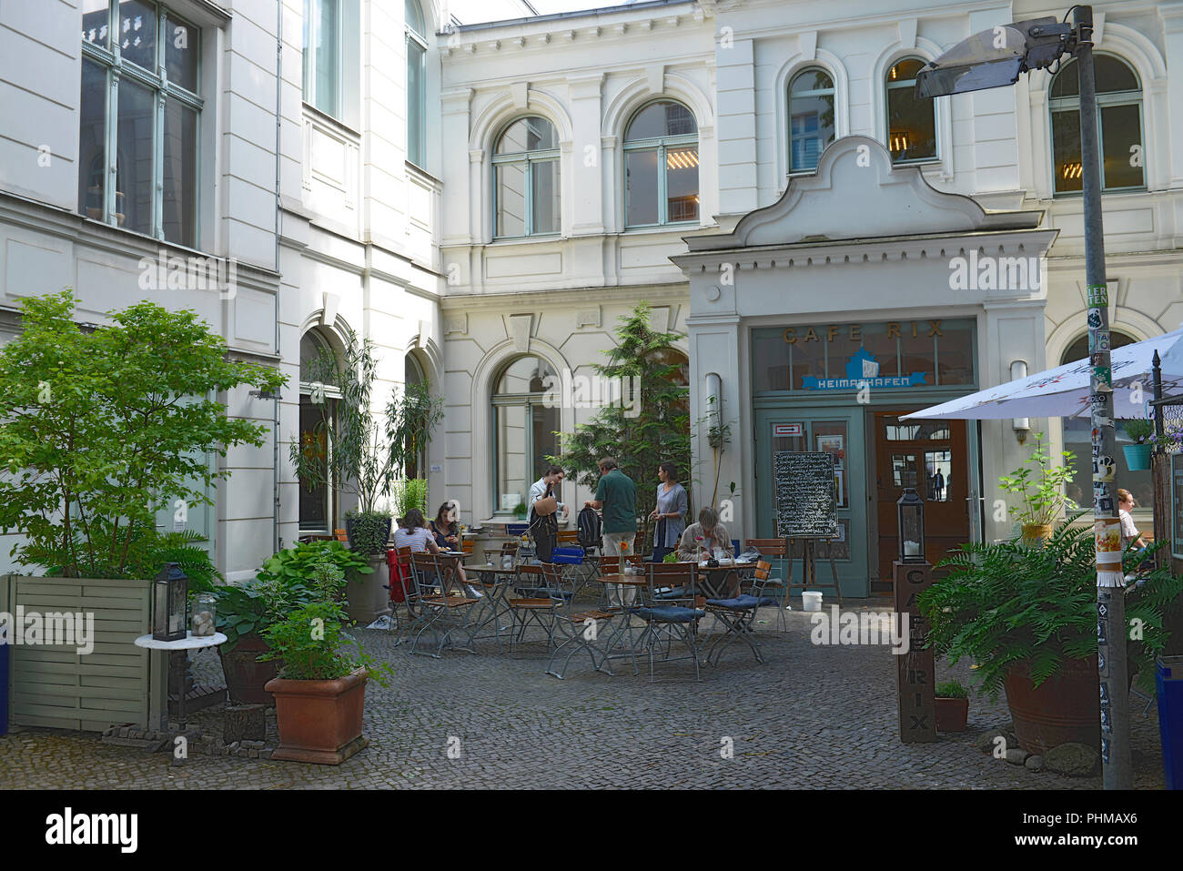 Cafe Rix, Karl-Marx-Strasse, Neukoelln, Berlino, Deutschland Foto Stock