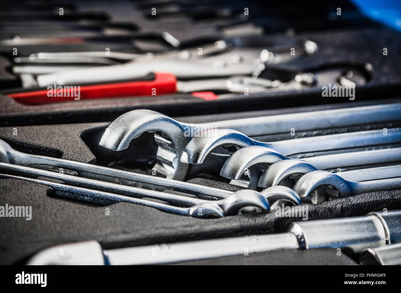 Cassetta degli attrezzi in officina, close-up Foto Stock