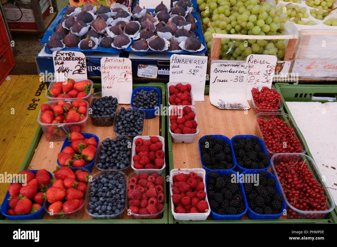 Frutti store, mercato Naschmarkt, Vienna (Austria) Foto Stock