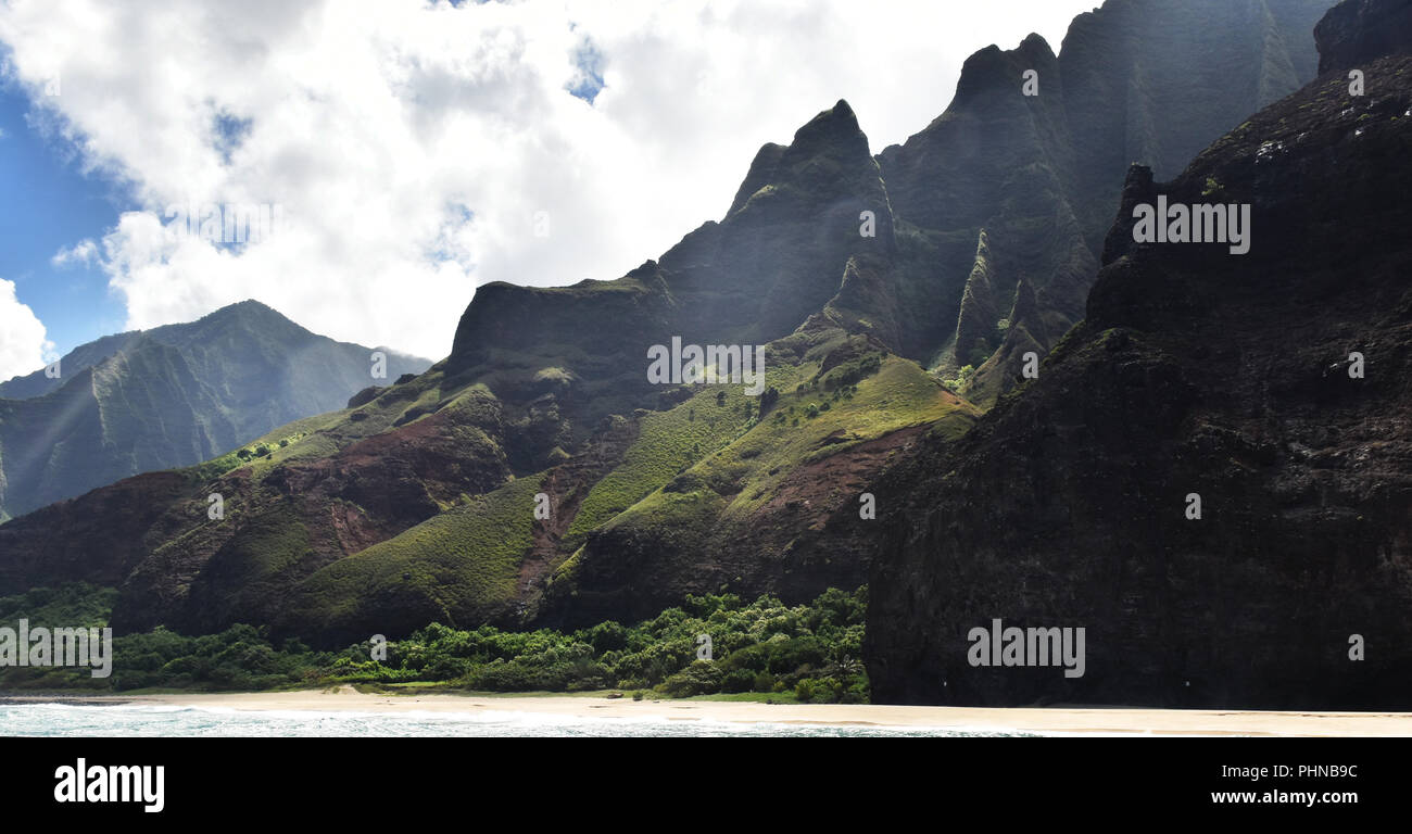 Giochi di luce sulla costa di Na Pali Foto Stock