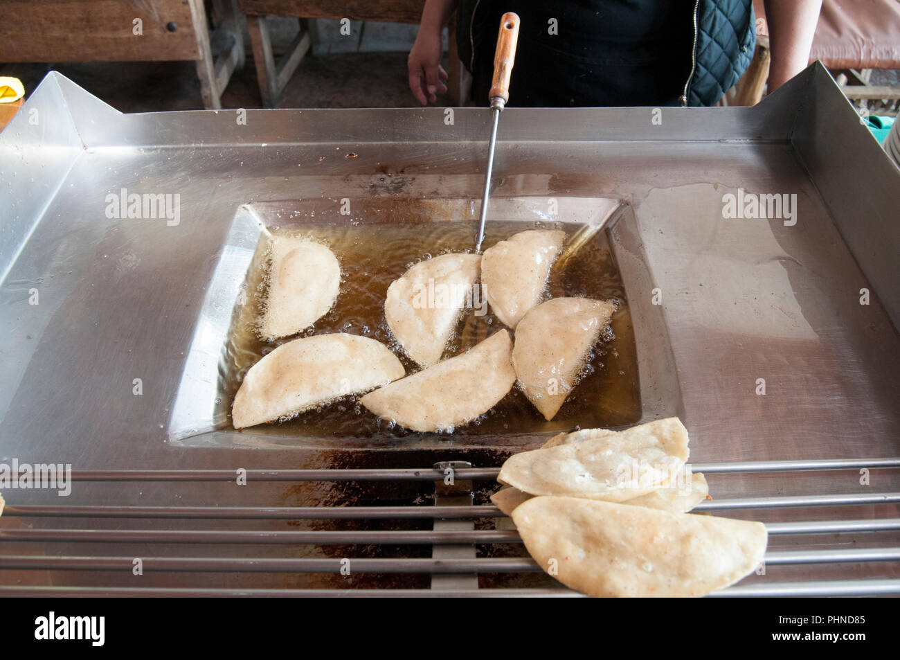 Rendendo le empanadas in un ristorante Foto Stock
