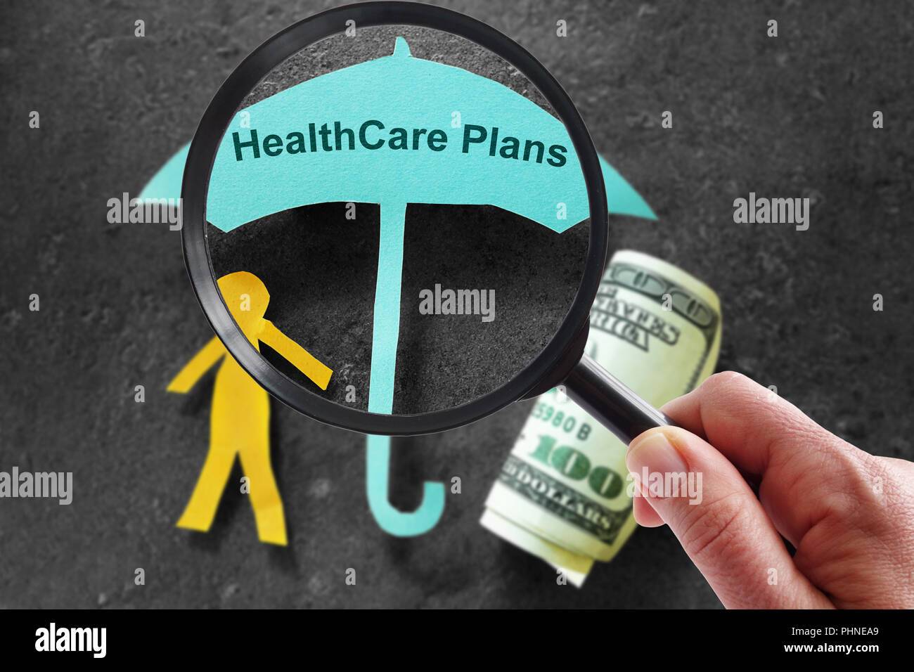 Cercando di assicurazione sanitaria Foto Stock