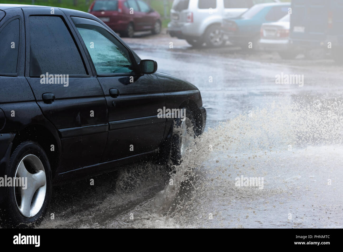 Auto pozza di pioggia spruzzi d'acqua Foto Stock