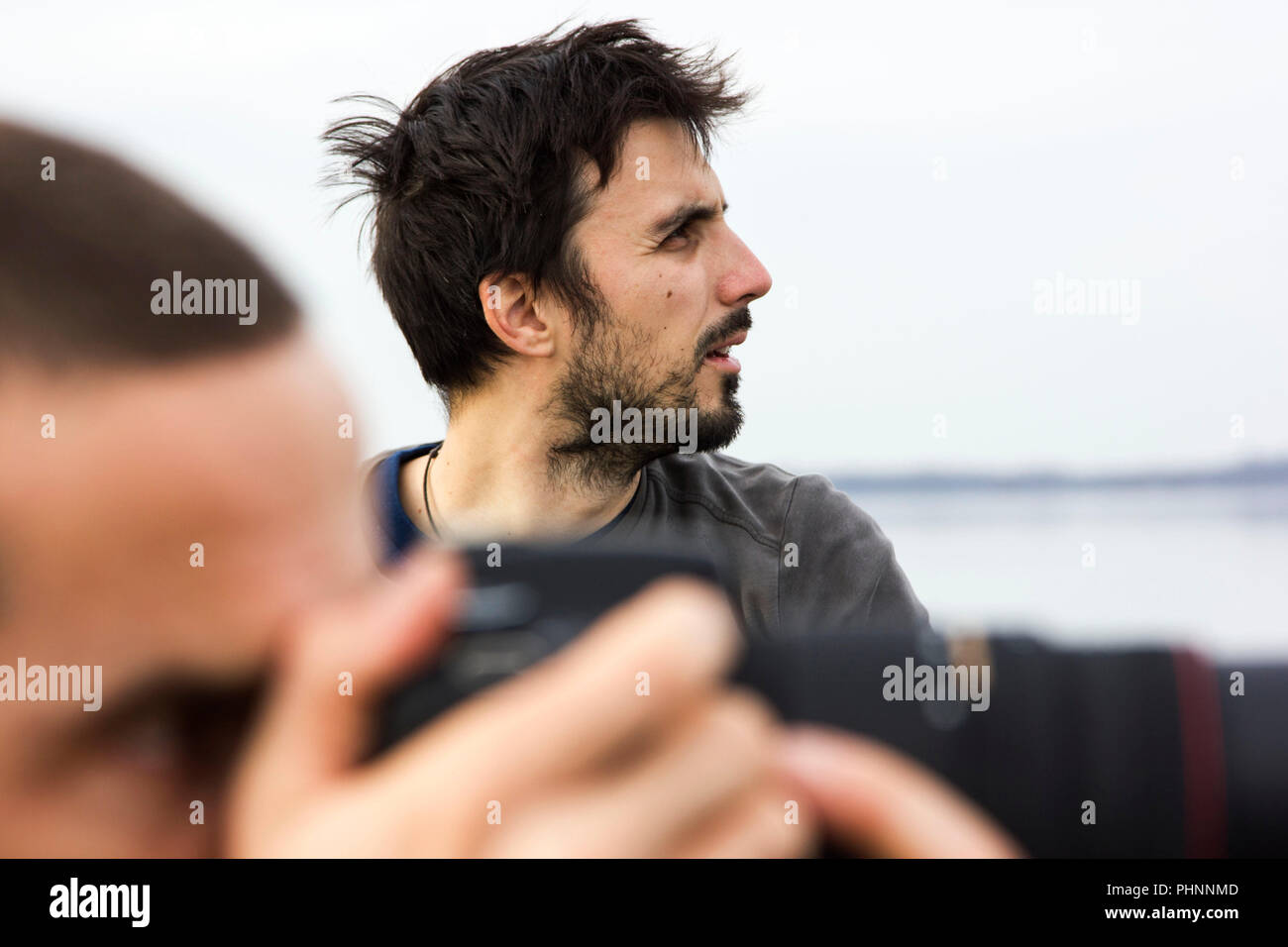 Gli uomini in barca sul fiume, tiro, avventura, real Foto Stock