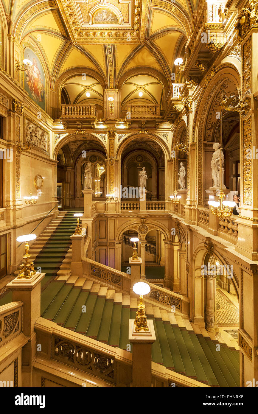 Vienna,Austria-20 maggio 2019: sala interna dell'Opera di Stato di Vienna all'interno Foto Stock
