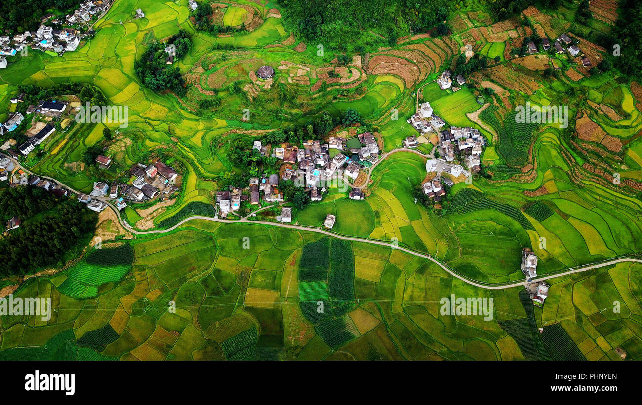 Longlin. 1 Sep, 2018. Foto aerea adottate il 7 settembre 1, 2018 mostra il paesaggio rurale in Kechang township di Longlin varie nazionalità contea autonoma, a sud della Cina di Guangxi Zhuang Regione autonoma. Credito: Zhang Ailin/Xinhua/Alamy Live News Foto Stock