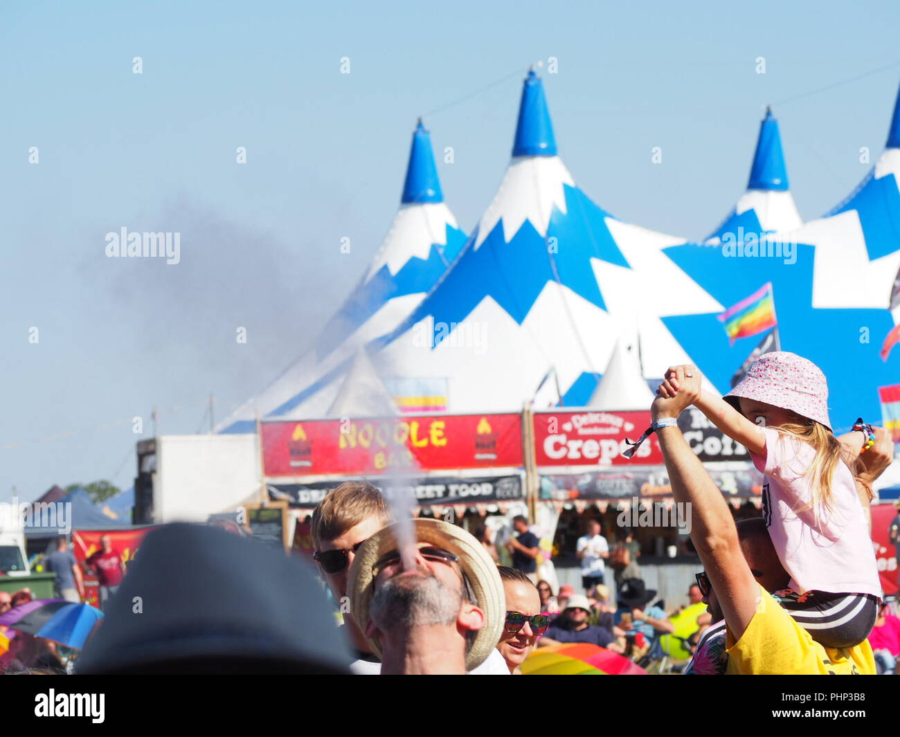 Knebworth Park, Hertfordshire, Regno Unito. 2° settembre 2018. Festival-goer fuma vape mentre si ascolta il Sud a Cool Britannia Festival. Credito: amylaura/Alamy Live News Foto Stock