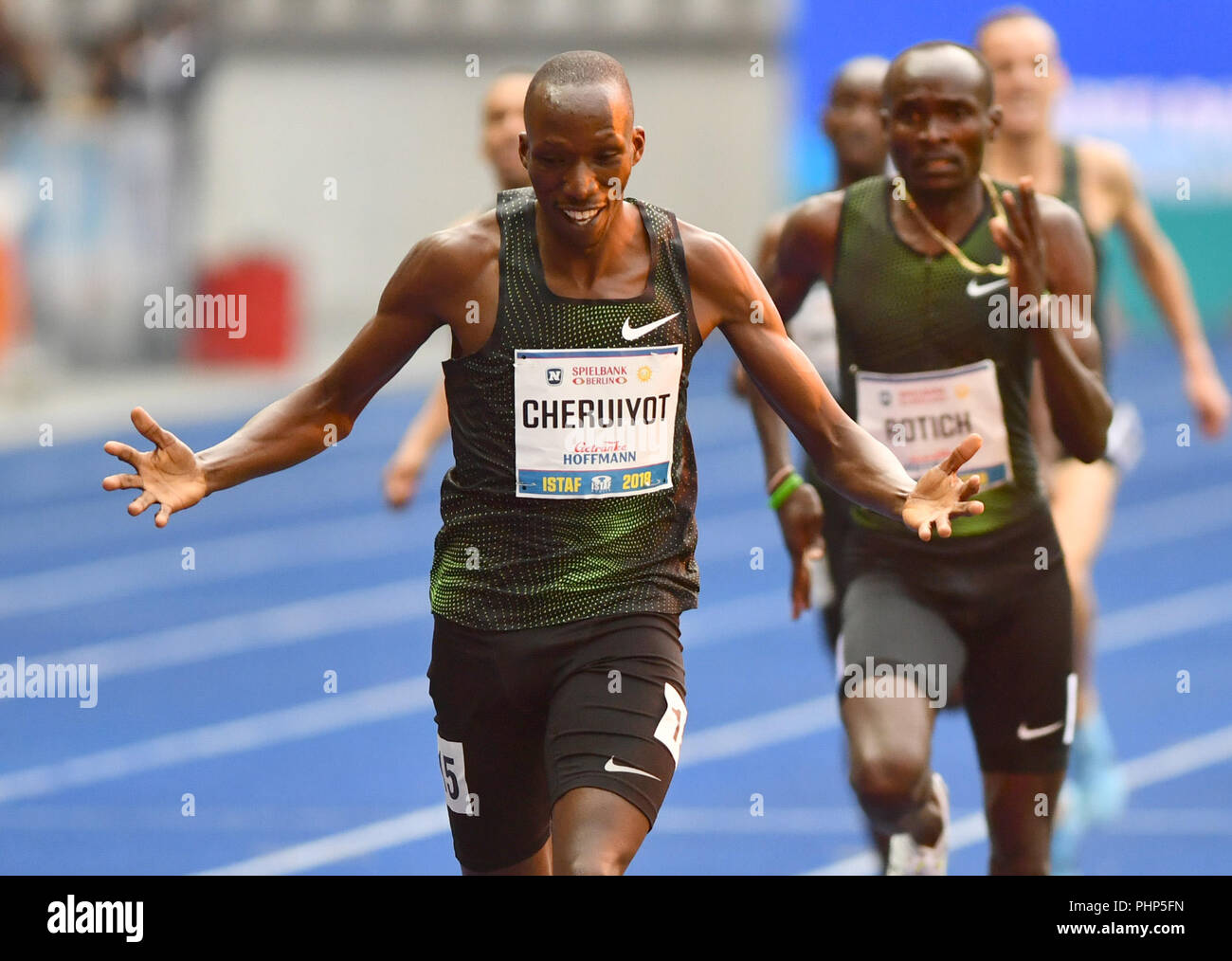 Berlino, Germania. 02Sep, 2018. 02.09.2018, Berlin: atletica: Incontro, ISTAF (International Stadium Festival) allo Stadio Olimpico. Timothy Cheruiyot (M) dal Kenya vince il Uomini 1500m gara. Credito: Soeren Stache/dpa/Alamy Live News Foto Stock