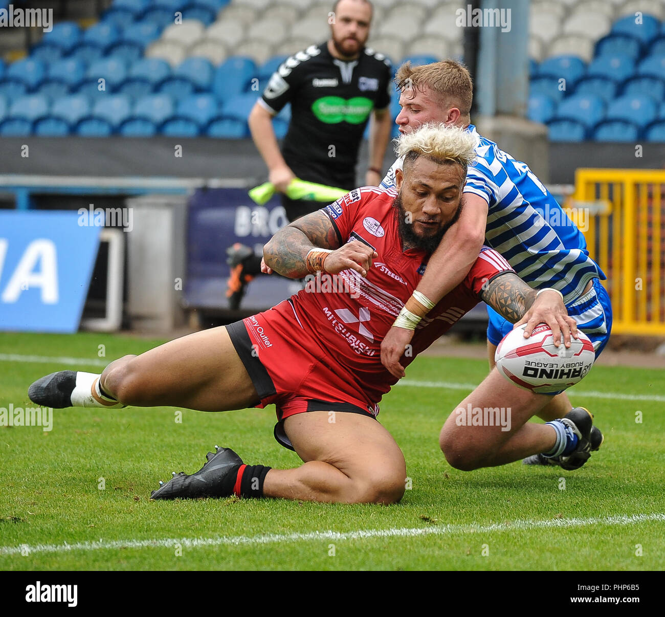 Stadio di Shay, Halifax, Regno Unito. Il 2 settembre 2018. Rugby League Super 8's qualificatori Rugby League tra Halifax vs Salford Red Devils; Salford Red DevilsÕ Junior SaÕu attraversa la linea per una prova. Dean Williams Credito: Dean Williams/Alamy Live News Foto Stock