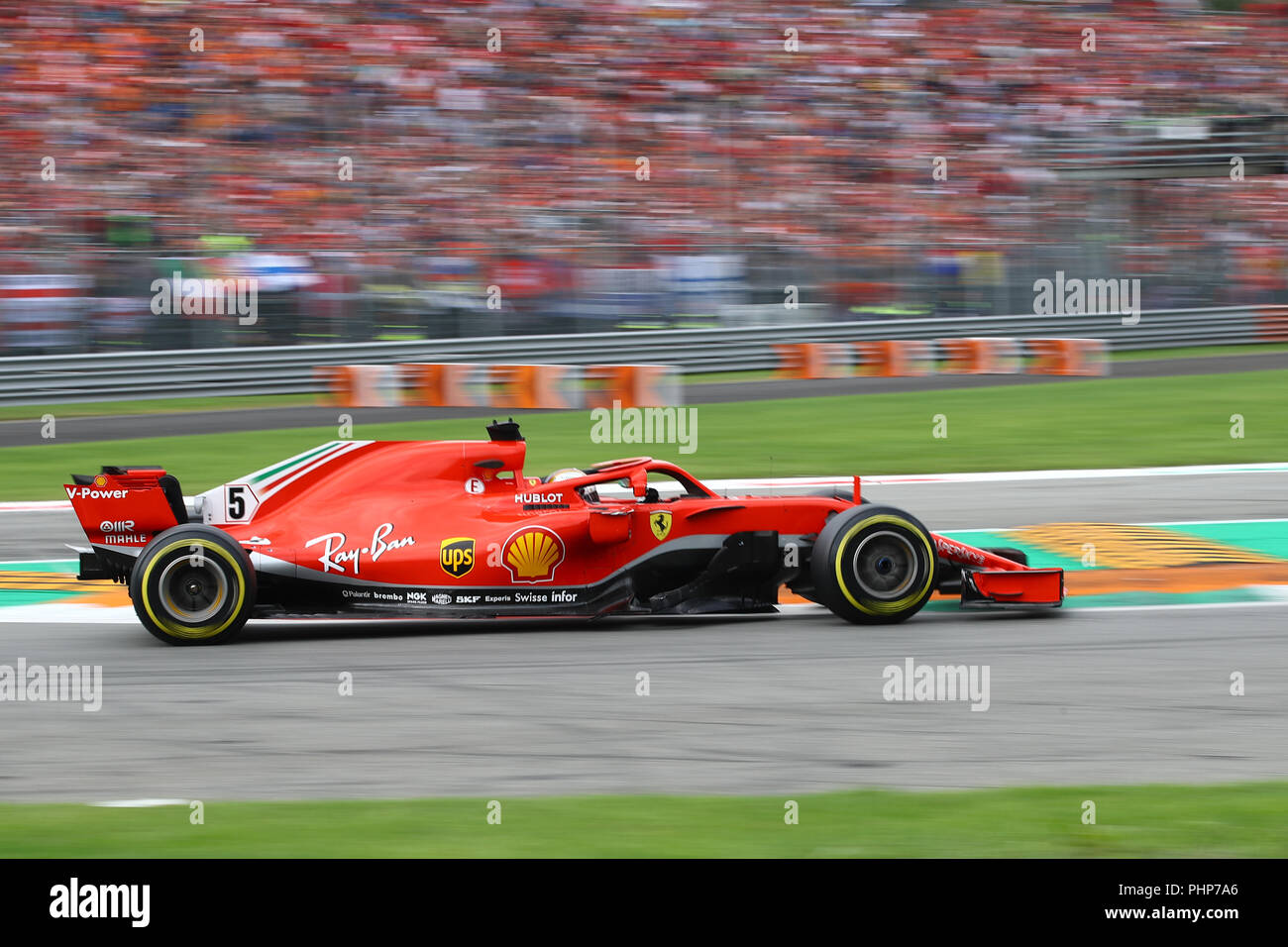 Monza, Italia. 02 Settembre, 2018. Sebastian Vettel della Germania e la Scuderia Ferrari in pista durante il Gran Premio di Formula Uno di credito Italia: Marco Canoniero/Alamy Live News Foto Stock