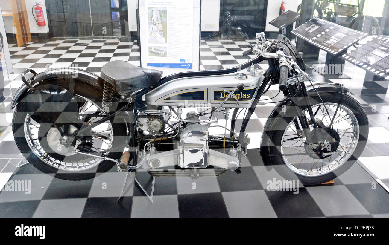 Un classico Douglas motocicletta. Il Museo di velocità, Pendine, Carmarthenshire, Wales, Regno Unito. Moto. Vintage, veterano. Foto Stock