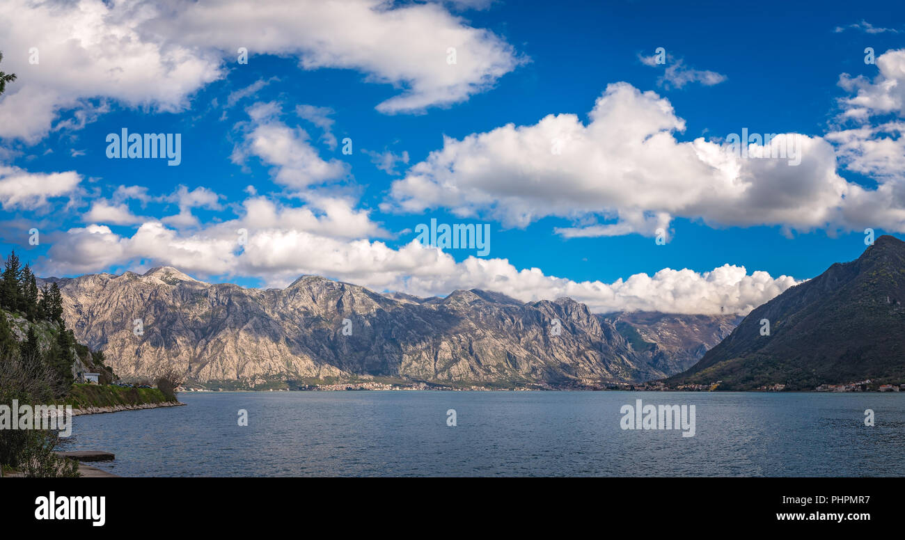 Panorama mozzafiato della Baia di Kotor Foto Stock