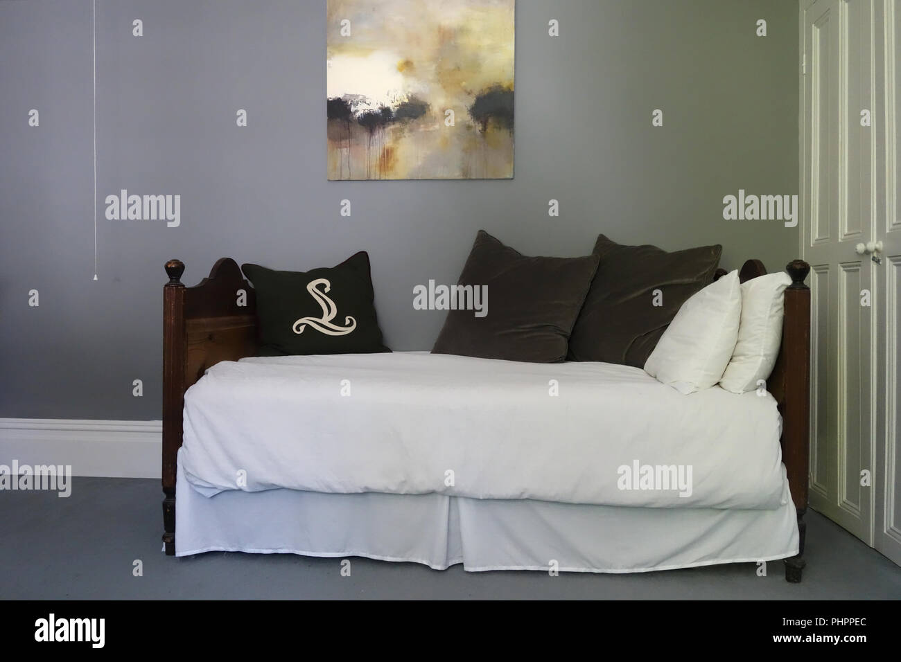 Antiche botti di rovere francese di dormeuse in inglese casa moderna Foto Stock