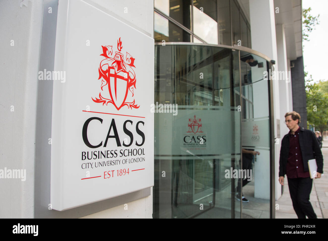 Segnaletica esterna alla CASS Business School, alla City University, alla Bunhill Row, Londra, EC1, Regno Unito Foto Stock