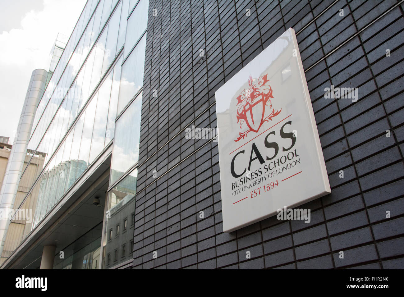 Segnaletica esterna alla CASS Business School, alla City University, alla Bunhill Row, Londra, EC1, Regno Unito Foto Stock