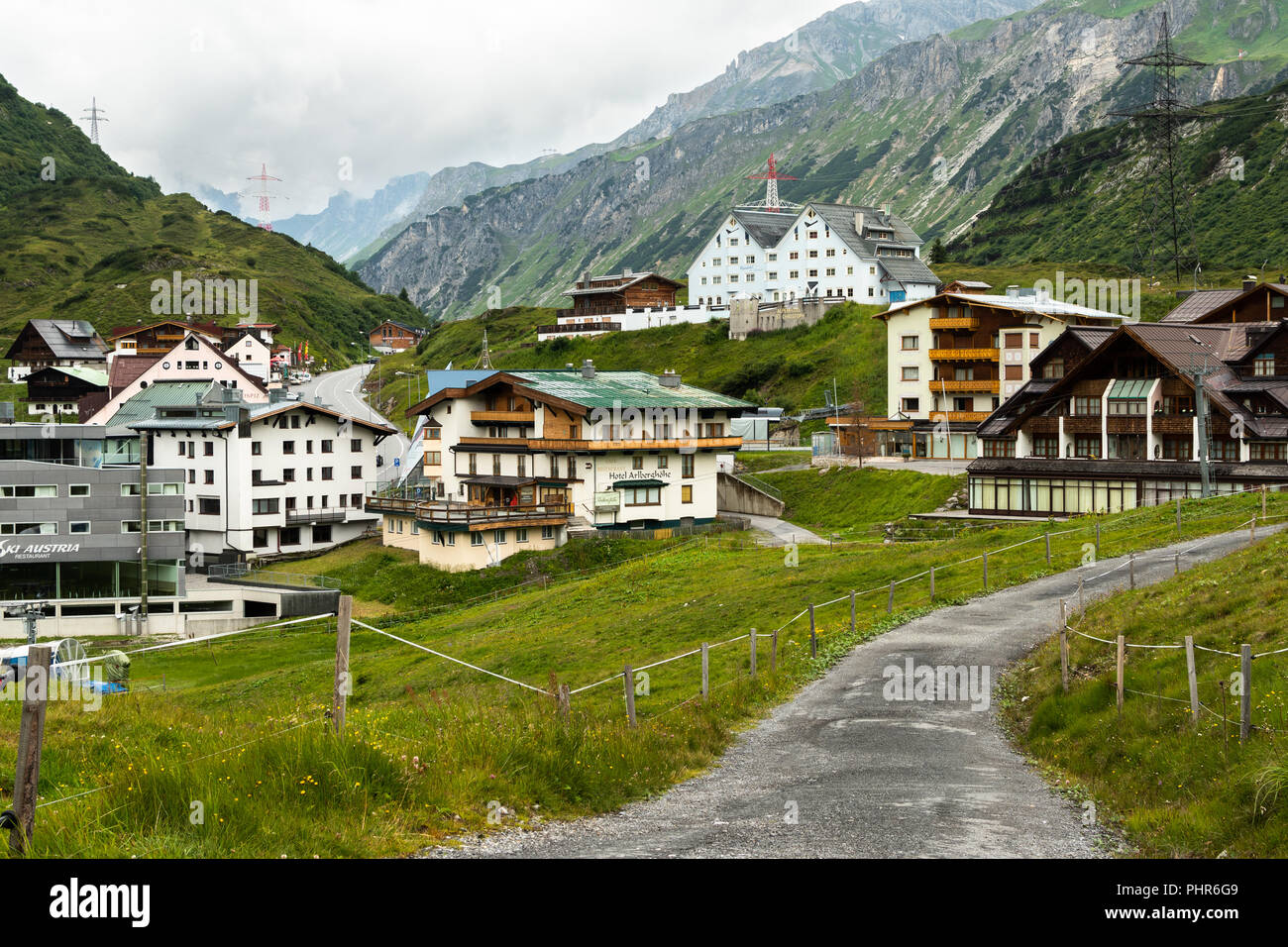 St. Christoph am Arlberg, Austria - 22 Luglio 2018: Alberghi e ristoranti di St. Christoph am Arlberg in estate. Foto Stock