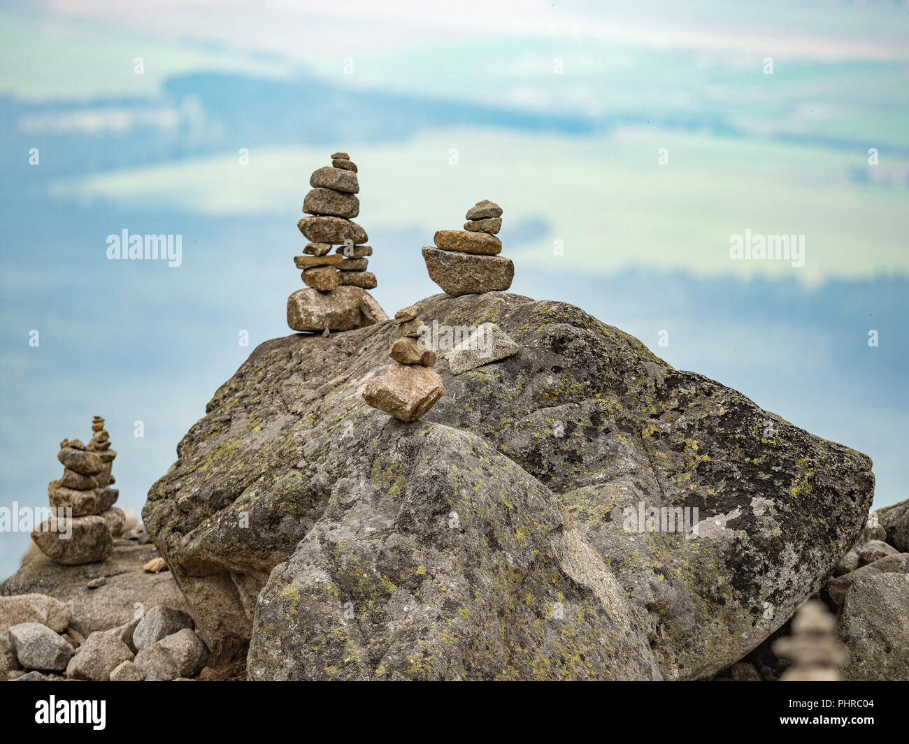 Piramidi di pietra nei monti Tatra. Skalnate pleso in Alti Tatra, Slovacchia Foto Stock