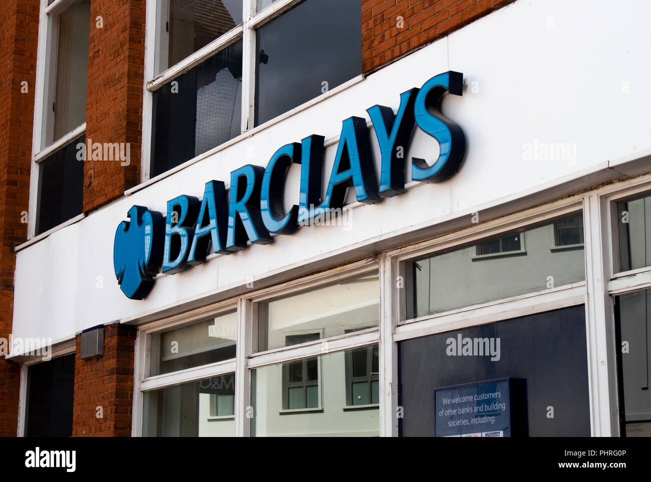 Barclays Bank filiale locale, la multinazionale britannica di investimento e di società di servizi finanziari con sede a Londra Foto Stock
