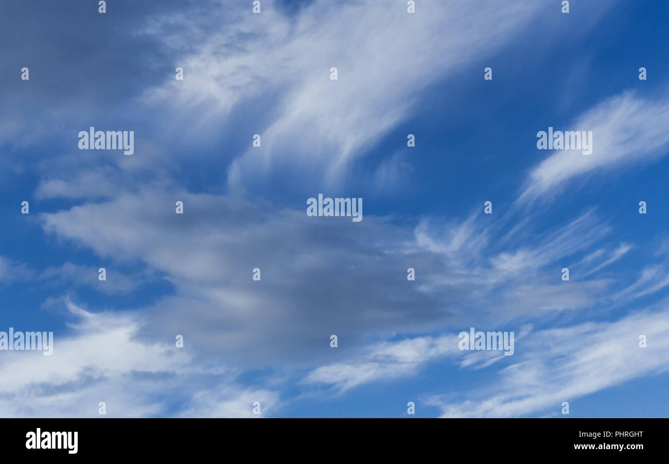 Nuvole e cielo azzurro sfondo. Il design pattern e texture Foto Stock