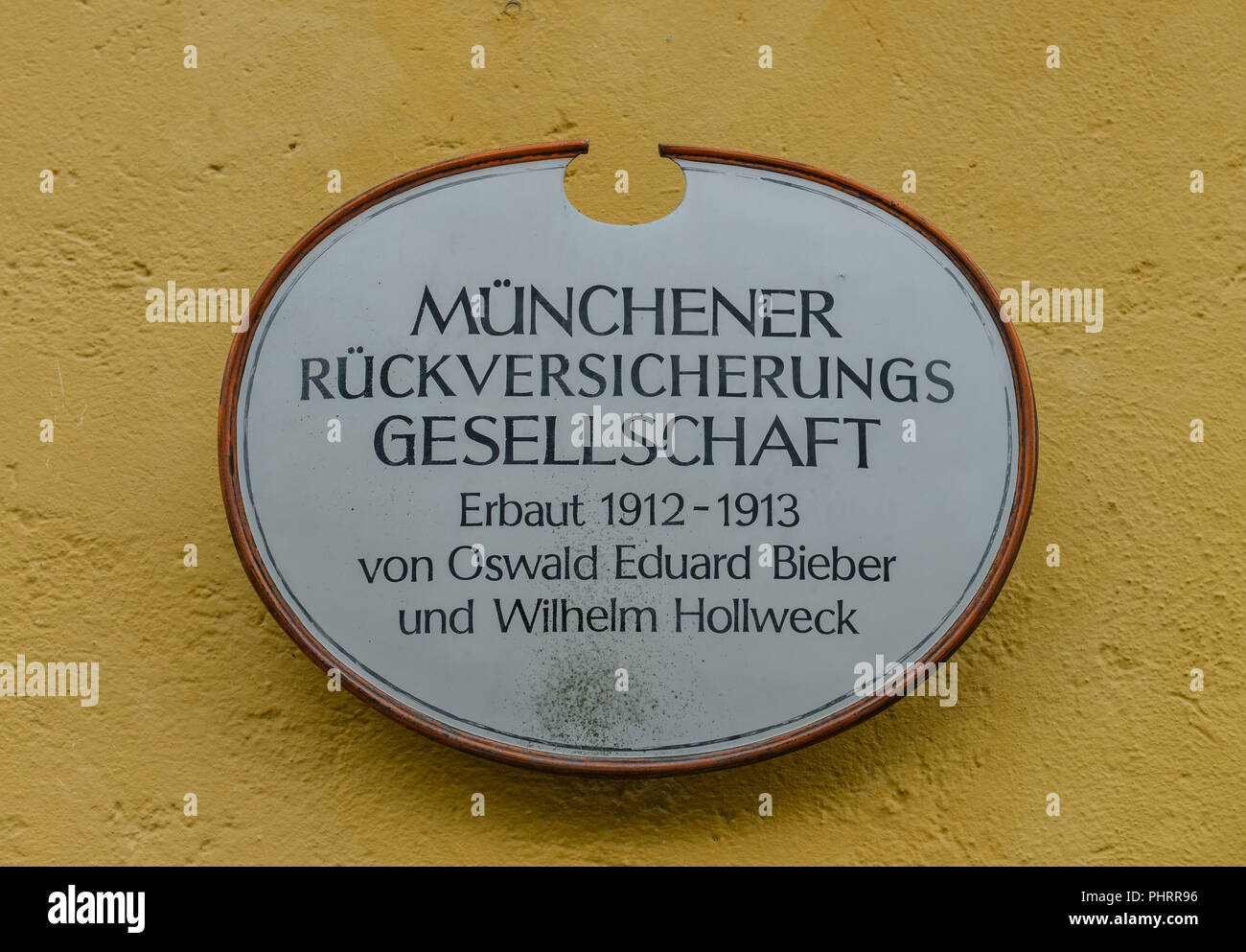 Schild, Hauptgebaeude, Muenchener Rueckversicherung, Koeniginstrasse, Monaco di Baviera, Deutschland Foto Stock