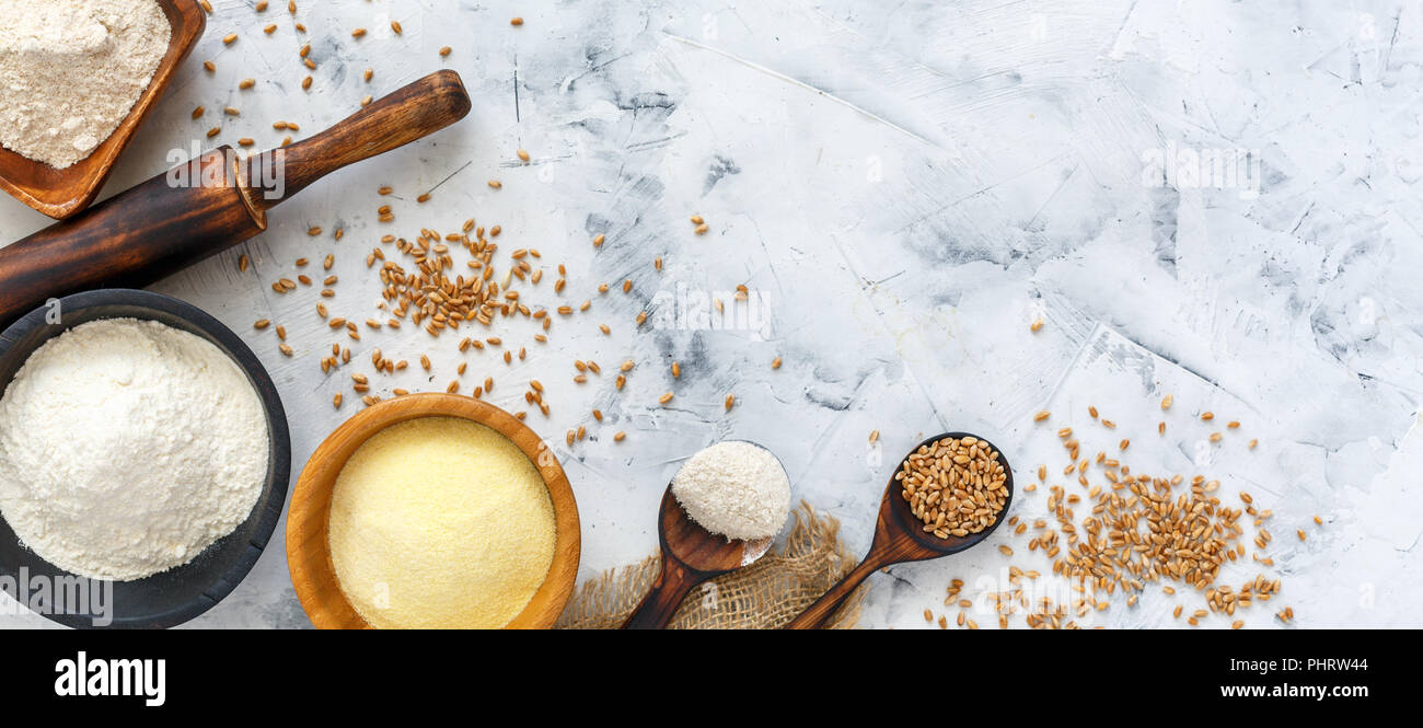 Diversi tipi di farina di grano tenero e di grano. Foto Stock