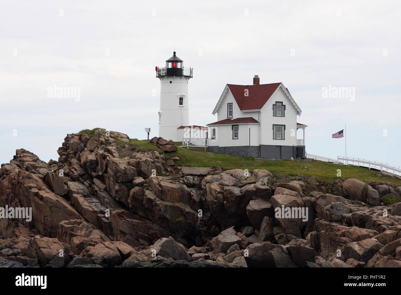Cape Neddick 'Nubble' Faro, York Beach, Maine, Costa Atlantica, Stati Uniti con keeper's house Foto Stock