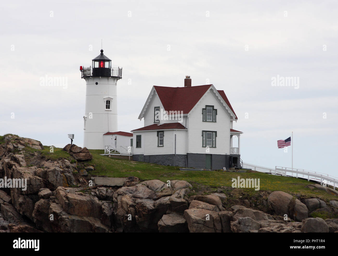 Cape Neddick 'Nubble' Faro, York Beach, Maine, Costa Atlantica, Stati Uniti con keeper's house Foto Stock