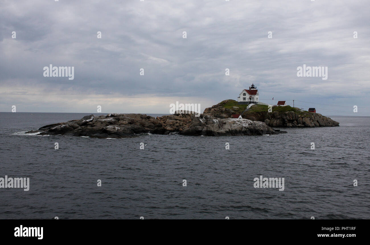 Cape Neddick 'Nubble' Faro, York Beach, Maine, Costa Atlantica, Stati Uniti con keeper's house Foto Stock