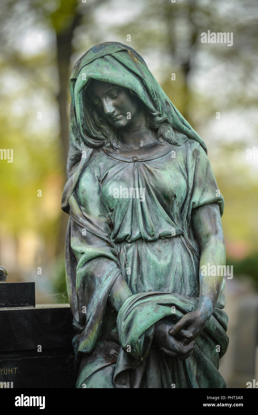 Trauerfigur, Nordfriedhof, Ungererstrasse, Monaco di Baviera, Deutschland Foto Stock