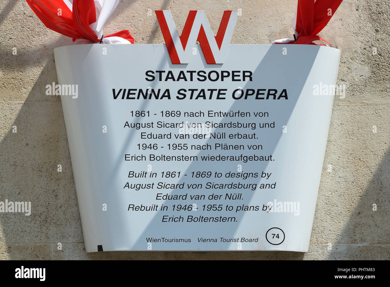 Vienna, Austria - 18 Giugno 2018: scheda informazioni circa l'Opera di Stato di Vienna nella capitale austriaca a Vienna - Austria. Foto Stock