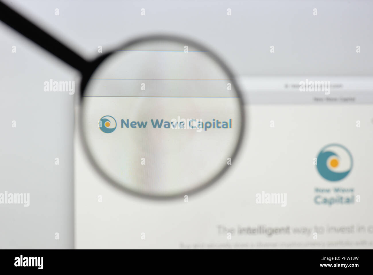 Milano, Italia - 20 agosto 2018: nuova ondata di capitale homepage del sito. Nuova ondata di capitale visibile il logo. Foto Stock