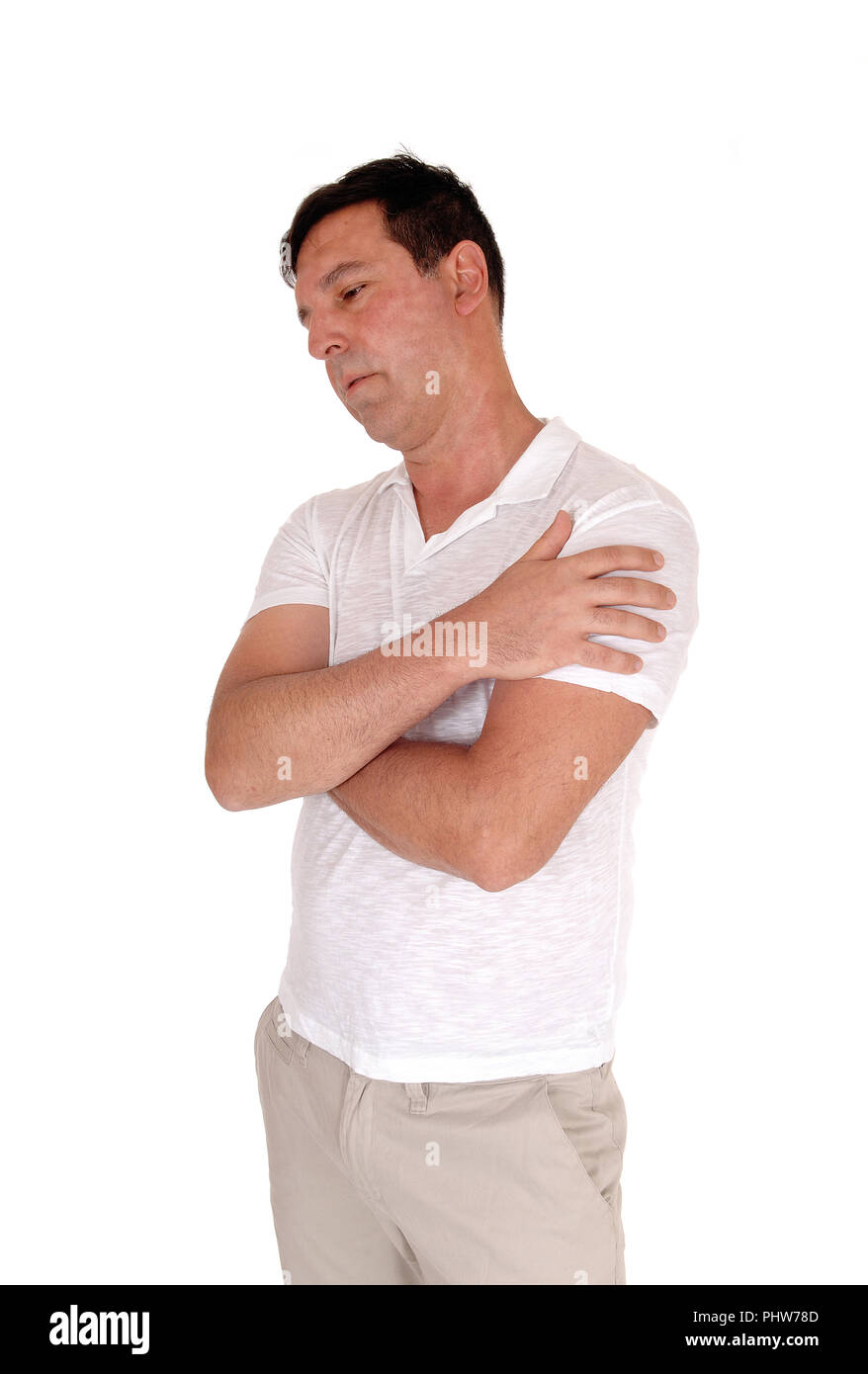 Man Standing rilassato e fantasticando Foto Stock