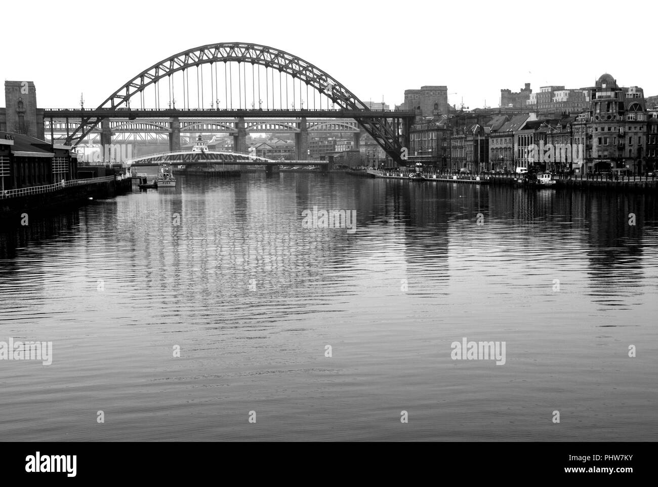 Il Fiume Tyne, il Tyne Bridge e viste di Gateshead e Newcastle, preso dal ponte 'occhio'. Foto Stock