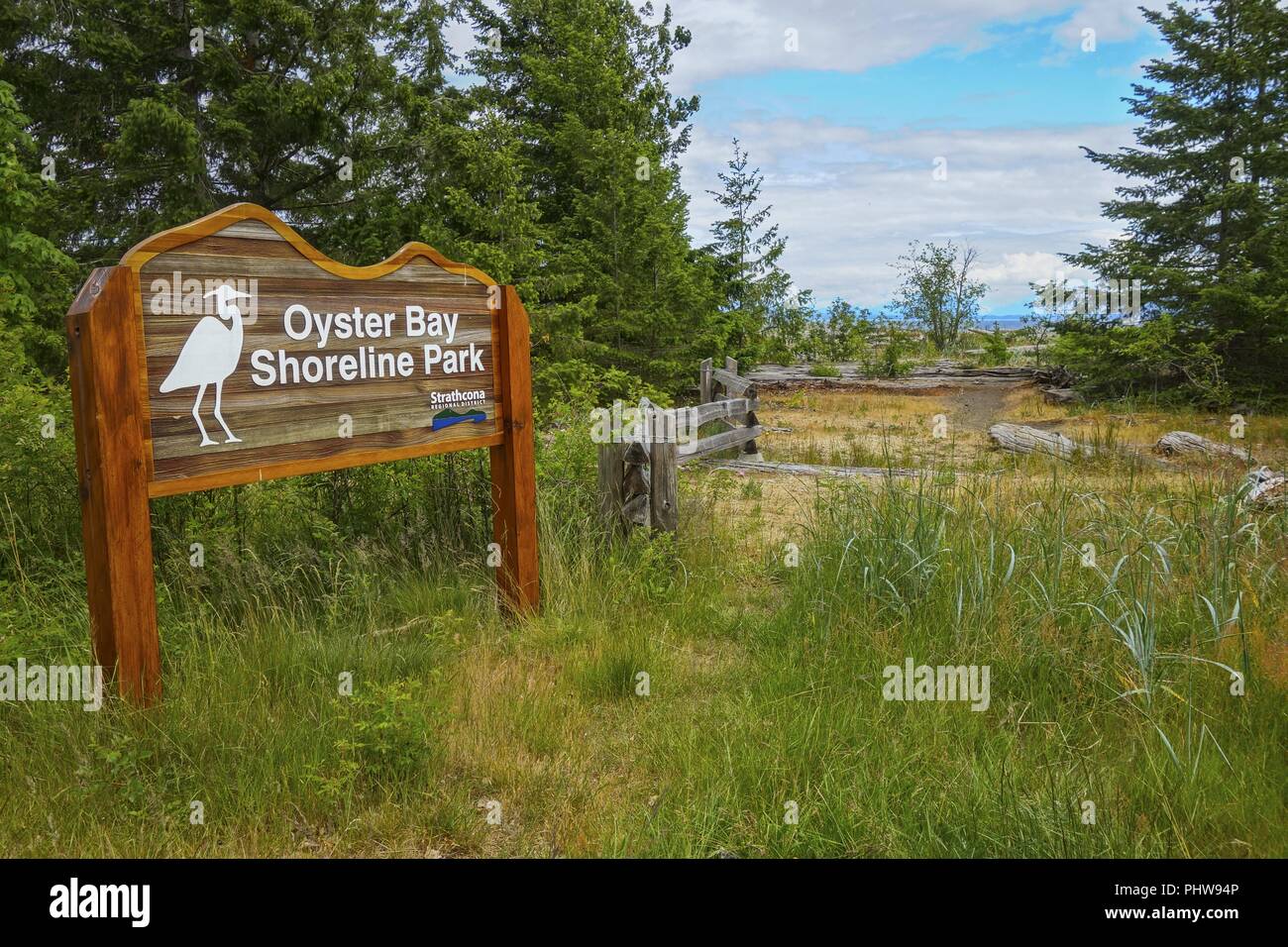 Tavola di ingresso di Oyster Bay Shoreline Park a Saratoga Beach, British Columbia Strathcona distretto regionale sull'Isola di Vancouver Foto Stock