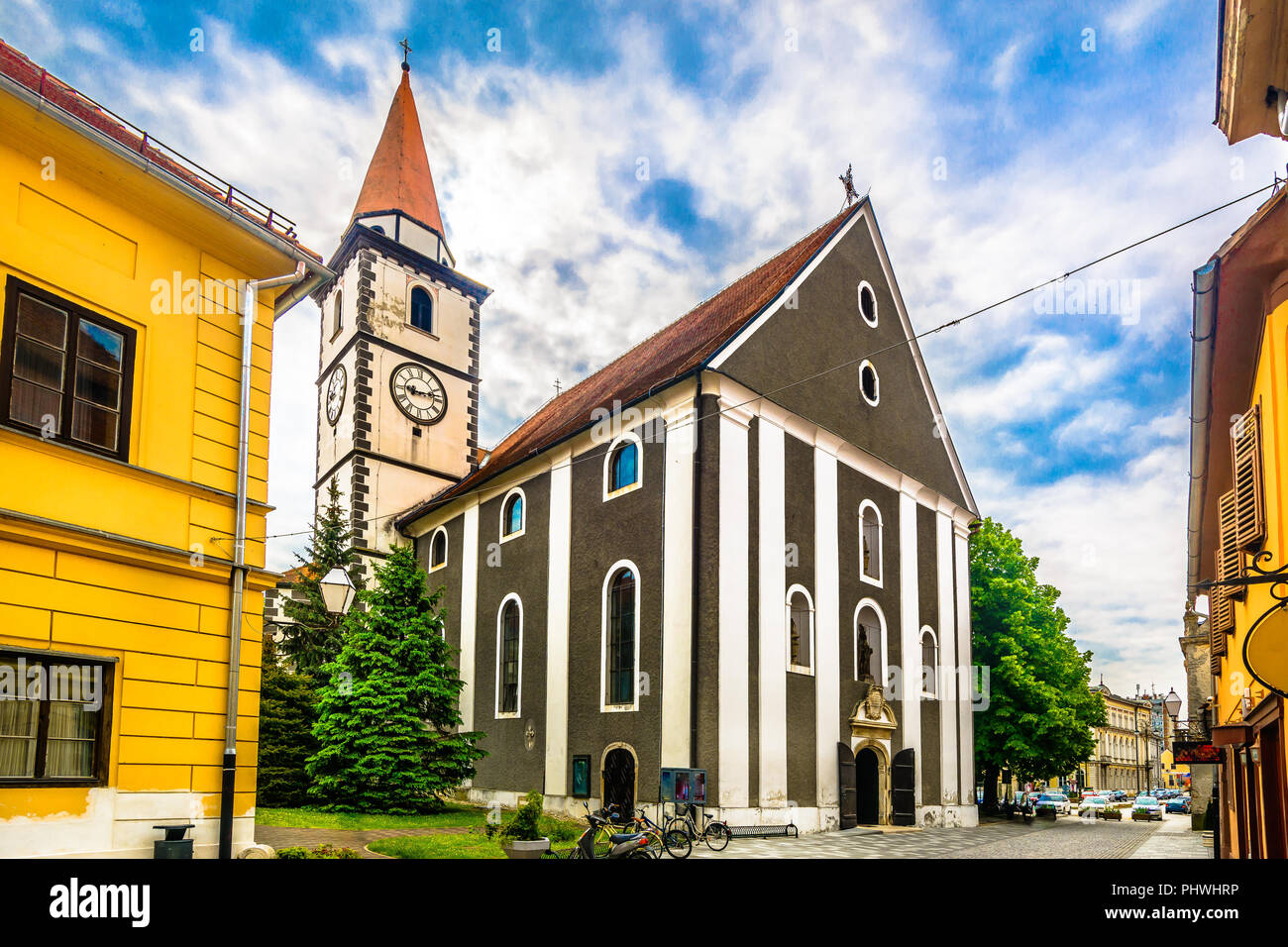 Vista panoramica a Varazdin chiesa in stile barocco, croato travel punti di riferimento. Foto Stock