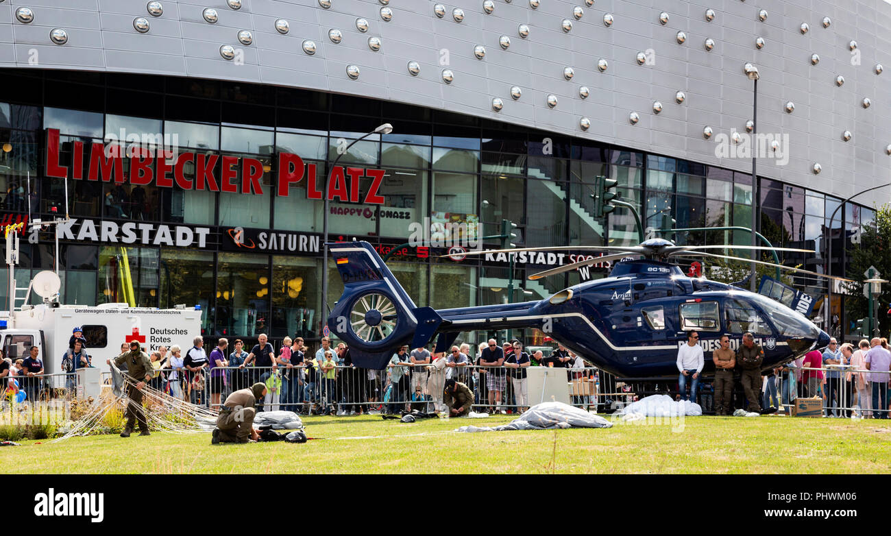 Elicottero a Berliner Platz davanti alla piazza Limbecker Platz shopping mall, NRW Tag, Renania settentrionale-Vestfalia giorno è celebrata in Essen, la zona della Ruhr, Germania Foto Stock