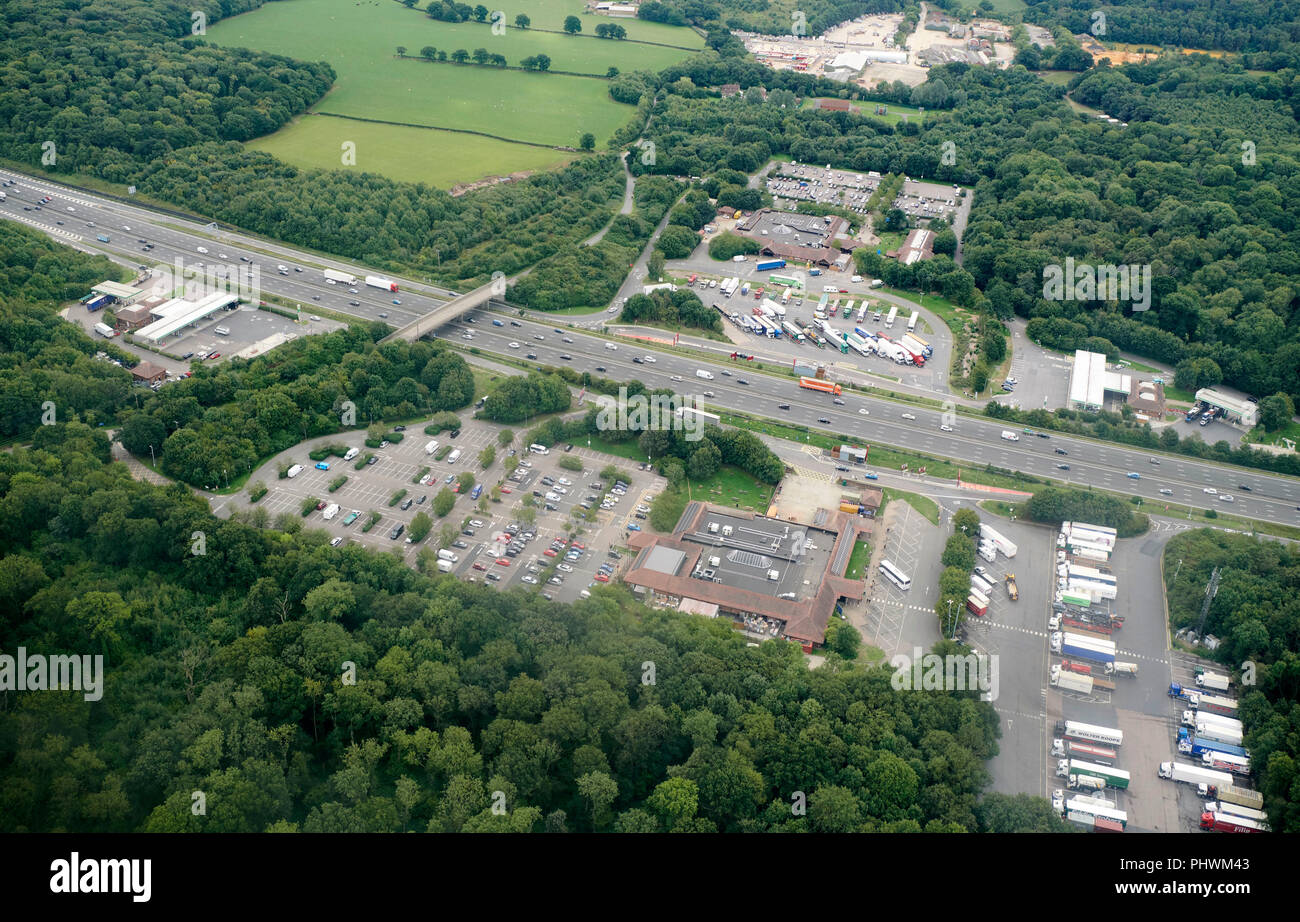 Una veduta aerea Clacket Lane Servizi, M25, a sud-est dell' Inghilterra, Regno Unito Foto Stock