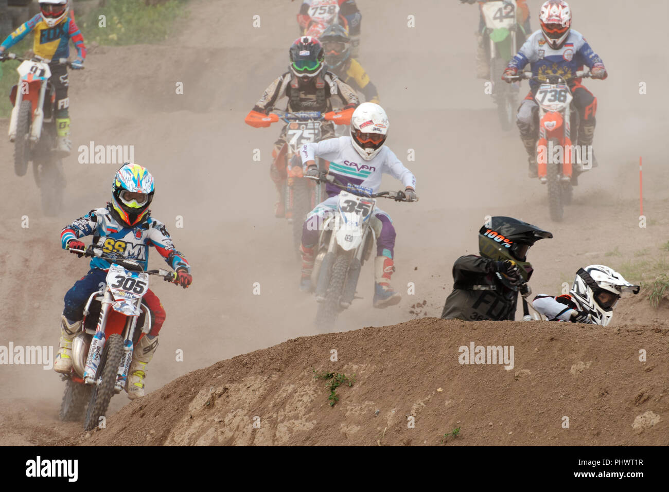 San Pietroburgo, Russia - 2 Settembre 2018: atleti competere nel terzo stadio di russo di Supercross campionato. Questa fase viene trattenuto sul motore racing Foto Stock