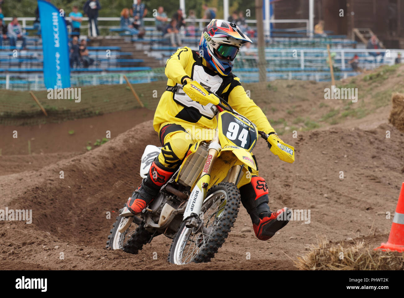 San Pietroburgo, Russia - 2 Settembre 2018: atleti competere nel terzo stadio di russo di Supercross campionato. Questa fase viene trattenuto sul motore racing Foto Stock